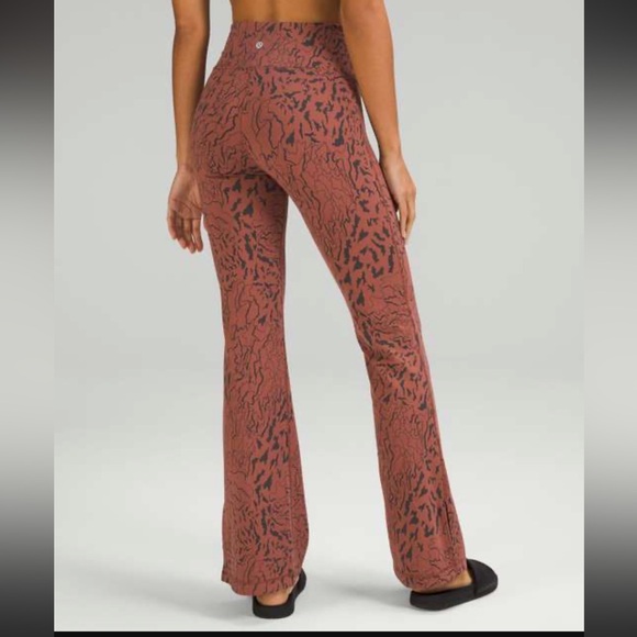 Lululemon Groove Super-High-Rise Split-Hem Flare Pant *Nulu - Picture 8 of 8